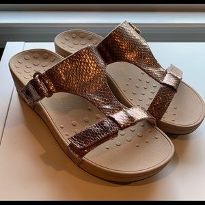 Vionic adjustable Embossed platform slide